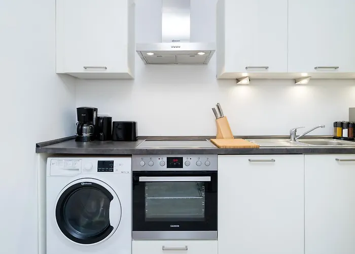 The Lachmann Group Apartment, 2br, One Living Room, 2 Bathrooms, Family Friendly, 4 - 7 Guests * Berlin