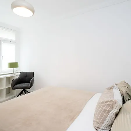 The Lachmann Vh, 2br One Living Up To 7 People * Berlin
