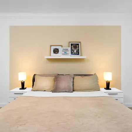 The Lachmann Vh, 2br One Living Up To 7 People