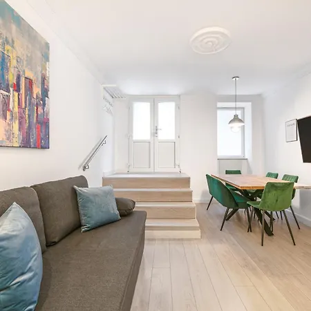 The Lachmann Group Apartment, 2br, One Living Room, 2 Bathrooms, Family Friendly, 4 - 7 Guests * Berlijn