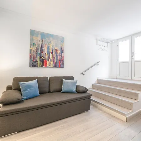 The Lachmann Group Apartment, 2br, One Living Room, 2 Bathrooms, Family Friendly, 4 - 7 Guests Berlijn