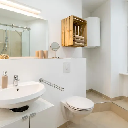 The Lachmann Group Apartment, 2br, One Living Room, 2 Bathrooms, Family Friendly, 4 - 7 Guests Apartment Berlin