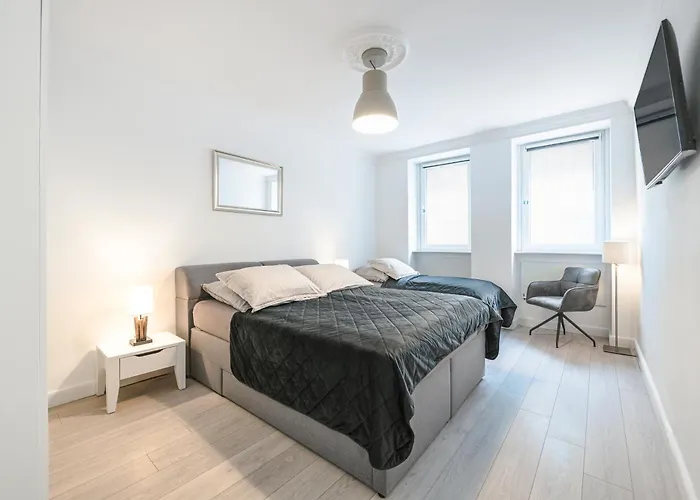 The Lachmann Group Apartment, 2br, One Living Room, 2 Bathrooms, Family Friendly, 4 - 7 Guests 아파트 *