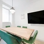 The Lachmann Group Apartment, 2br, One Living Room, 2 Bathrooms, Family Friendly, 4 - 7 Guests Lejlighed *