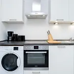 The Lachmann Group Apartment, 2br, One Living Room, 2 Bathrooms, Family Friendly, 4 - 7 Guests * Berlin