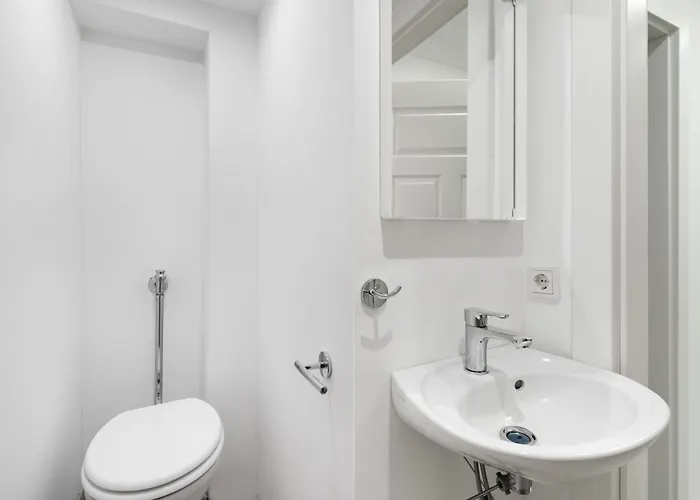 شقة The Lachmann Group Apartment, 2br, One Living Room, 2 Bathrooms, Family Friendly, 4 - 7 Guests برلين