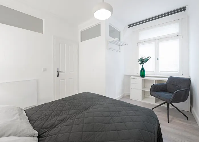 The Lachmann Group Apartment, 2br, One Living Room, 2 Bathrooms, Family Friendly, 4 - 7 Guests شقة *